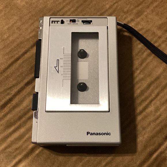 Vintage Panasonic RQ-337 Personal Cassette Tape Recorder And Player Silver WORKS - Picture 2 of 2